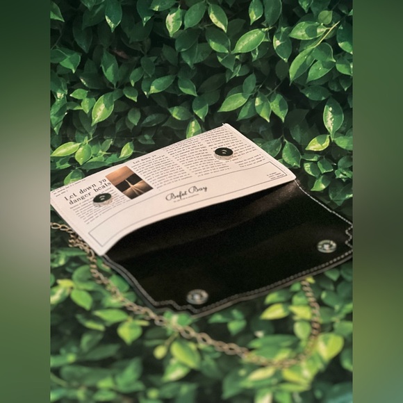 SALE NEW Newspaper Purse removable chain - Picture 7 of 7